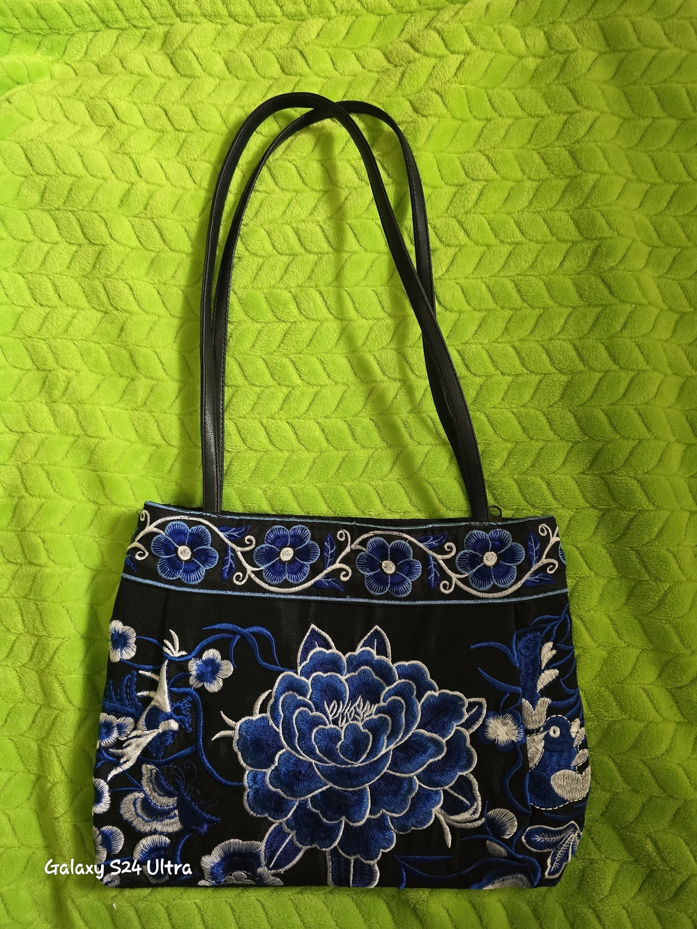 Vintage Embroidered Blue Floral Shoulder Bag – Black & Blue